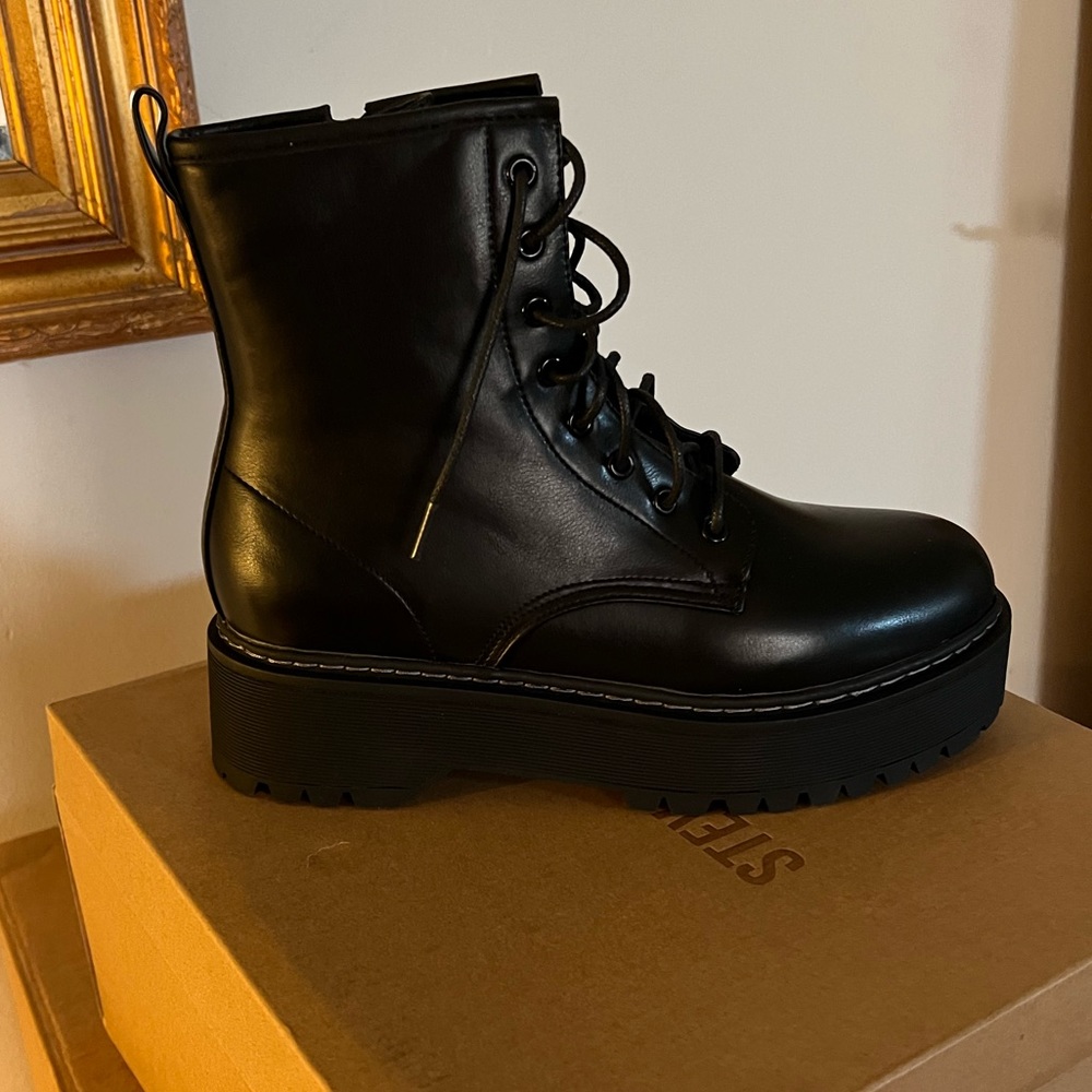 Steve Madden Bettyy Black Boots